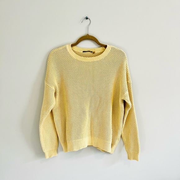 T TAHARI Knit Sweater - Picture 1 of 4